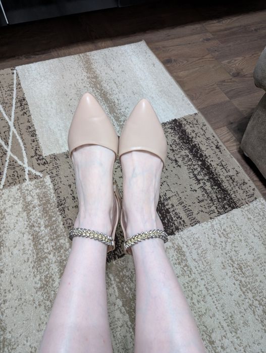 Продам бежевые туфли