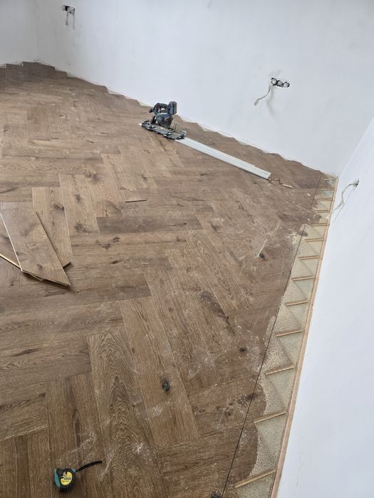 Disponibil. Execut lucrări interioare și exterioare