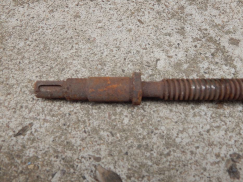 Винт за напречен супорт за струг