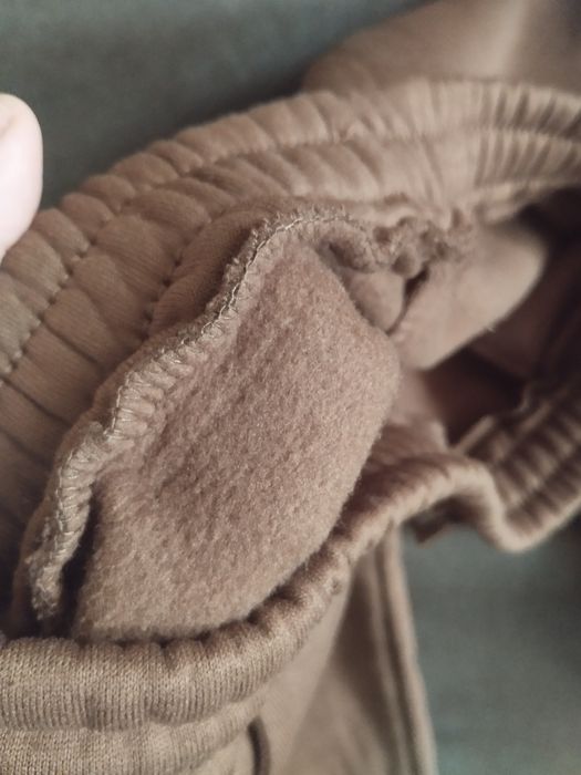 Спортно долнище в актуалния кафяв цвят