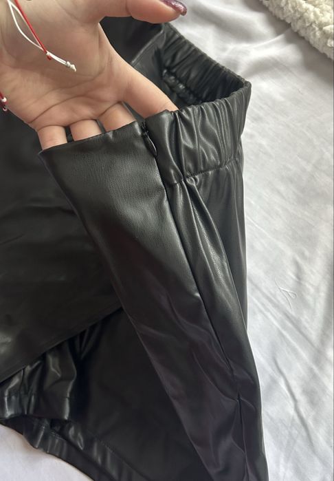 Къси кожени панталонки