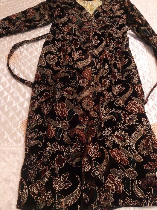 Миллий гулбахмал либос.Национальная одежда из бархата.