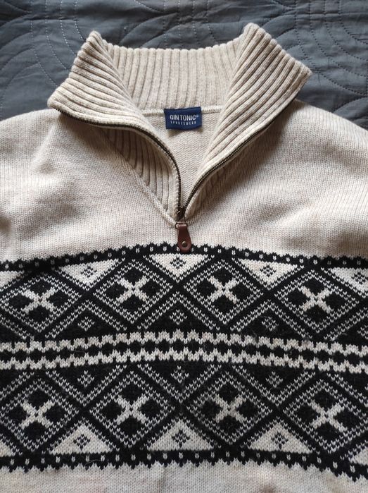 Мужской джемпер с узорами