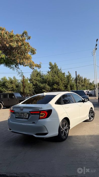 Honda crider oʻtta yumshoq va bagatiy moshina zudlik bilan sotiladi.
