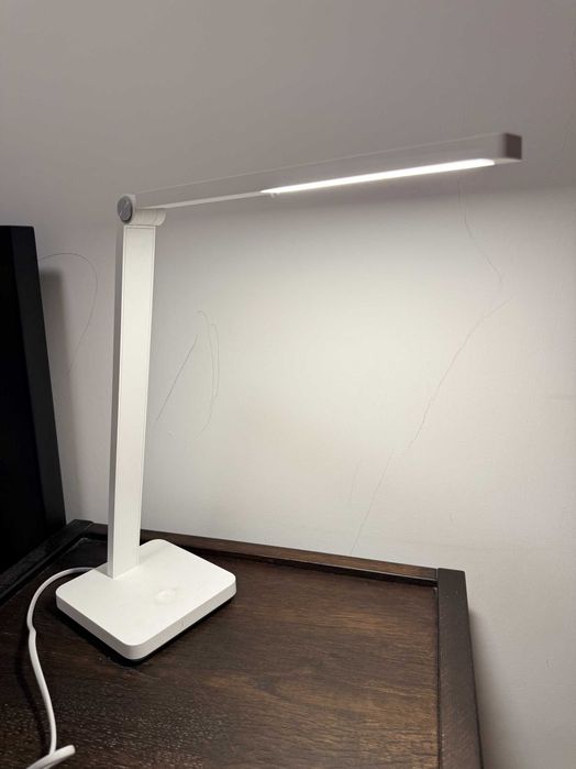 Настолна лампа Xiaomi с регулируема яркост