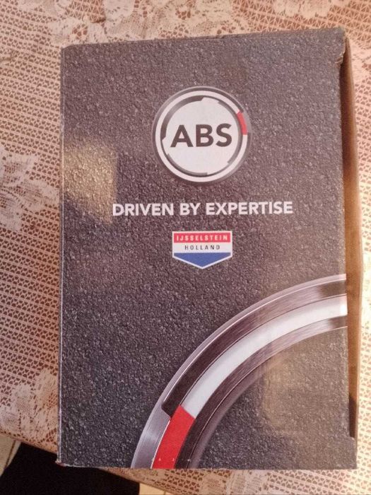 Предни спирачни апарати и накладки