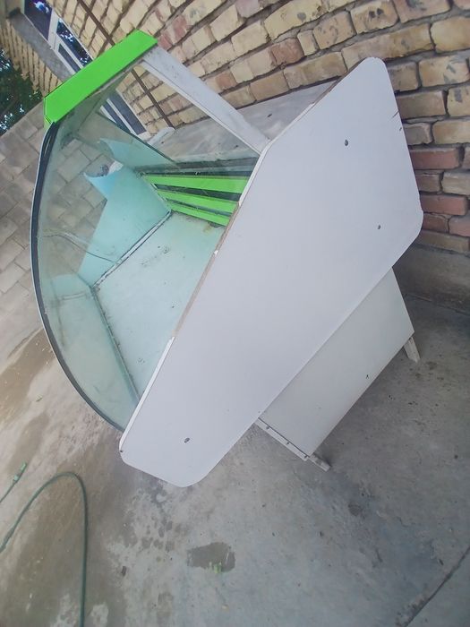 Vetrina sotiladi, xolati yaxshi