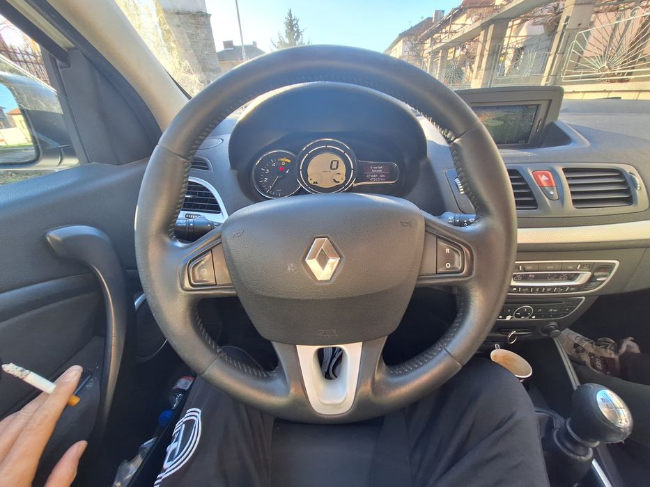 Продавам Рено Меган