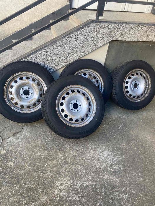 Зимни Гуми 215/65/R16