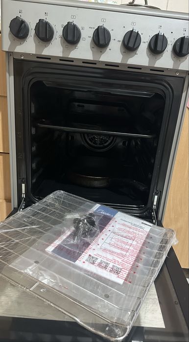 Продам плиту Midea