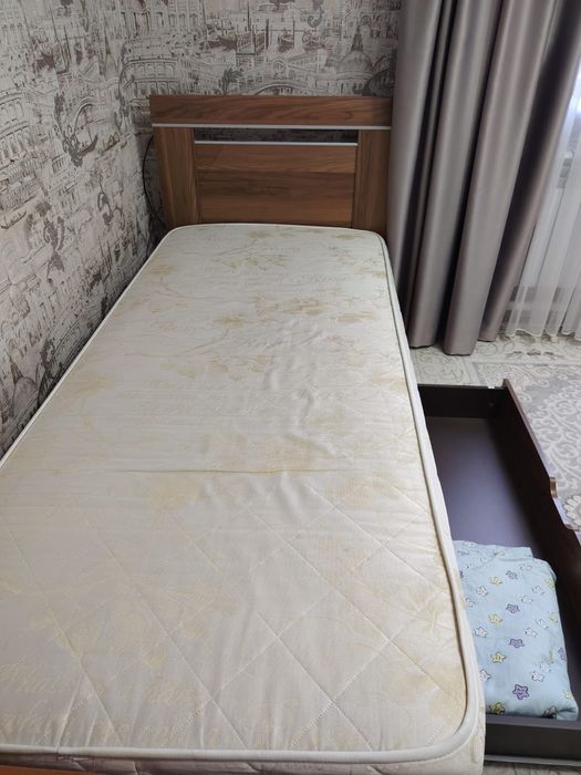 Кровать с ящиком для белья