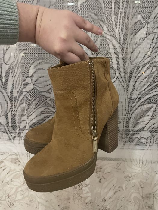 Велурени боти