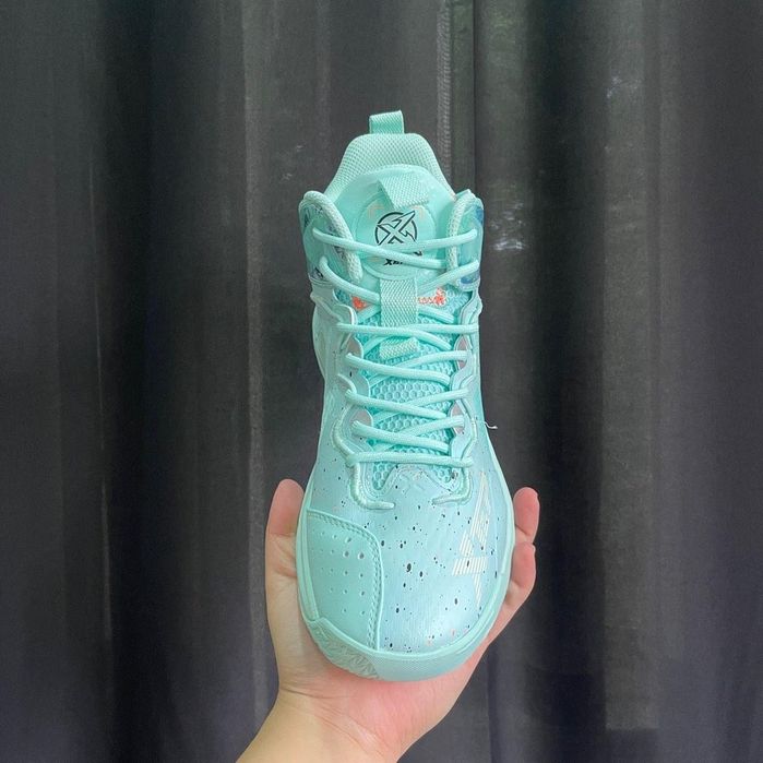 Баскетбольные кроссовки (43-44)