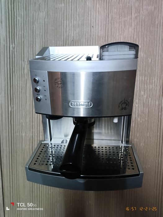Кафемашина DeLonghi.