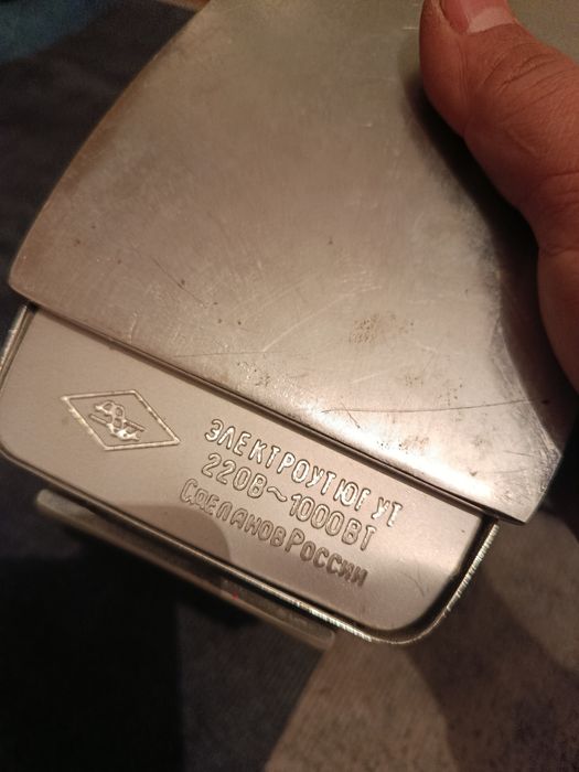 Продам два утюг советский