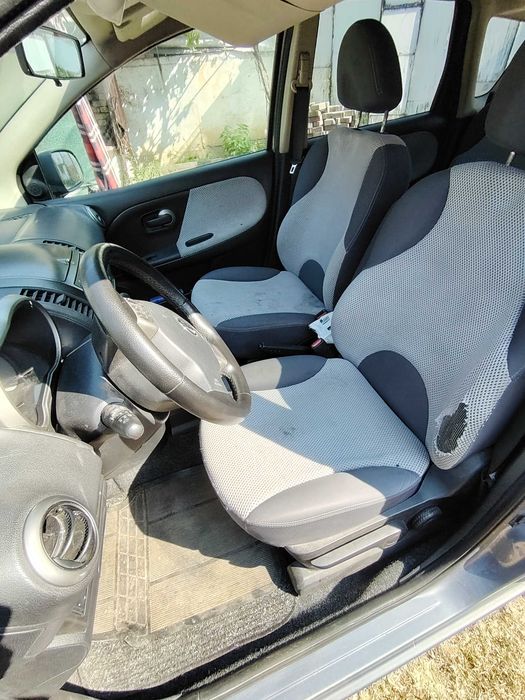 продавам автомобил Nissan Note