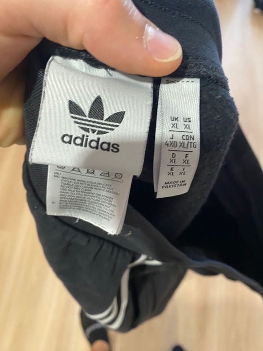 Продавам анцуг на Adidas