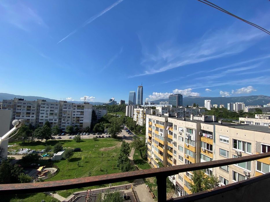 Тристаен апартамент за продажба в Дружба 2