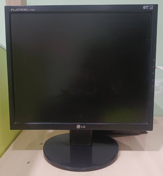 LG manitor sotiladi