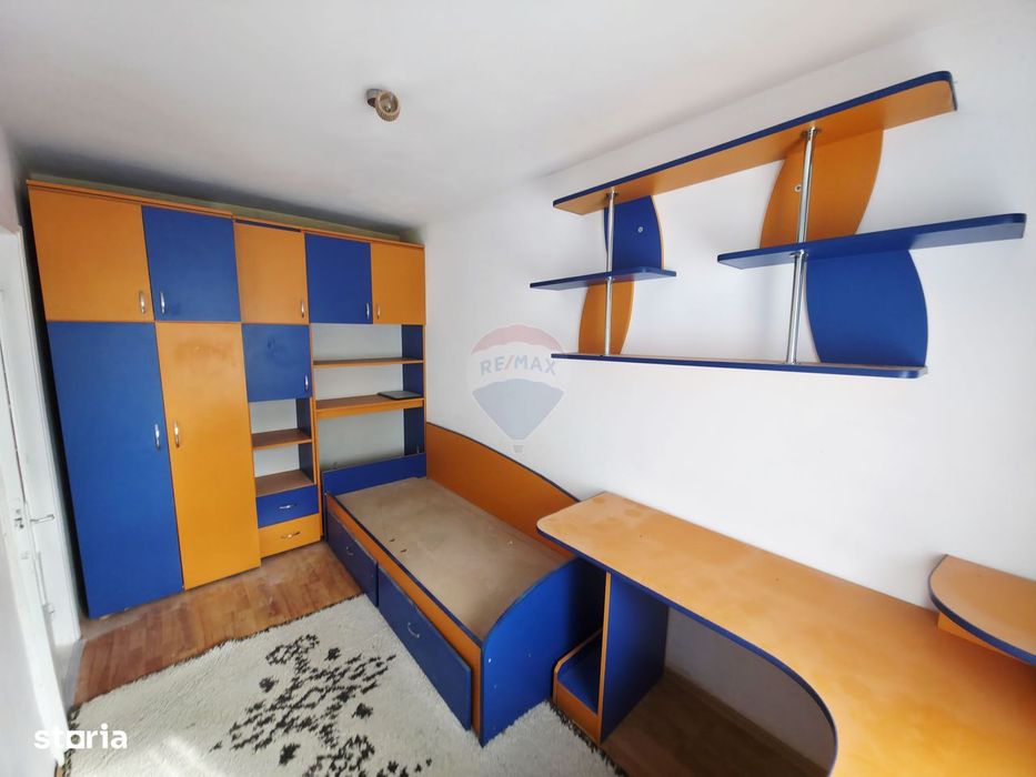 Apartament cu 3 camere de vânzare în zona Maratei