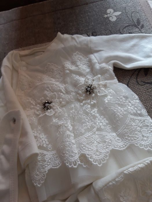 Продам костюмчик на выписку