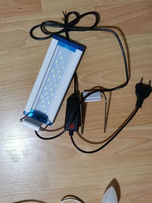 Vând acvariu și accesorii