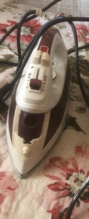 Продаётся дёшево утюг.