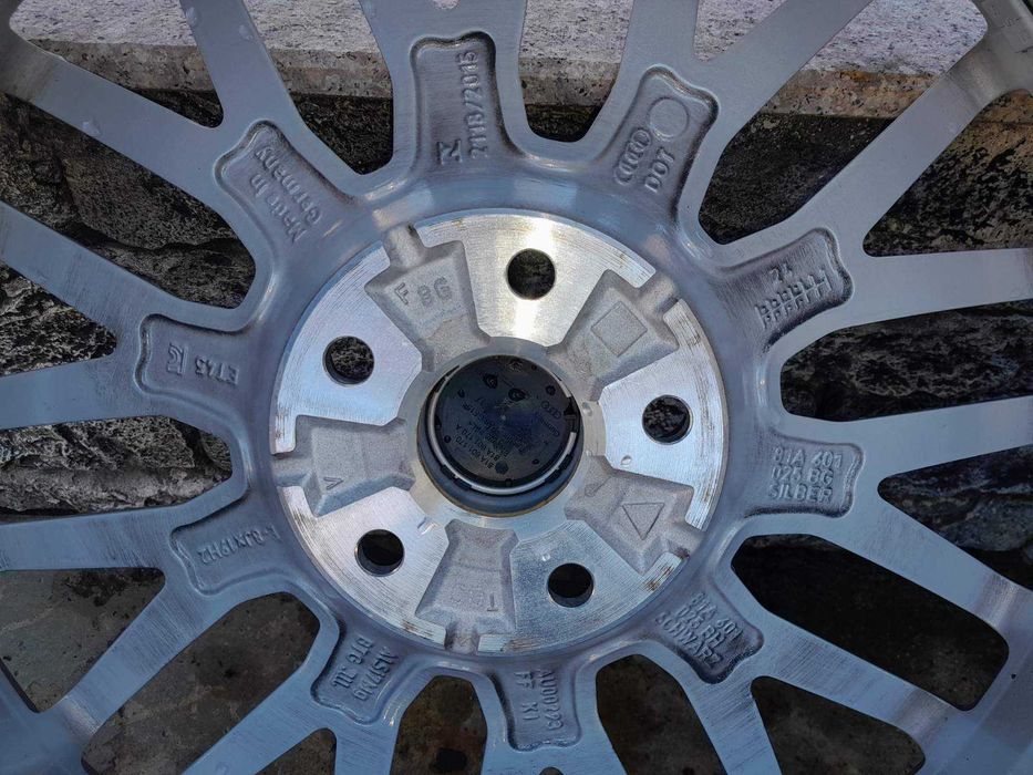 Продавам лети  джанти  с гуми за Ауди Q2 2024г. 19 цола