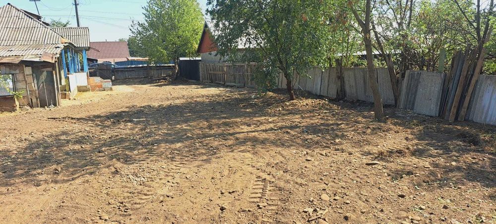 Vand Teren Intravilan Savinesti