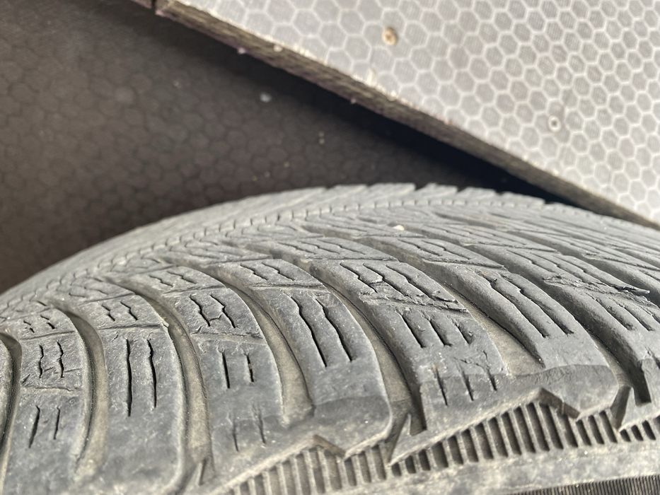 Vand 4 cauciucuri iarna 235/55 R19