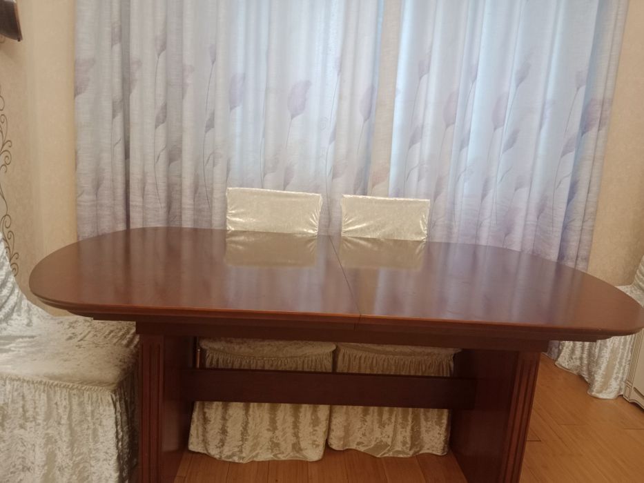 Продам стол из красного дерева