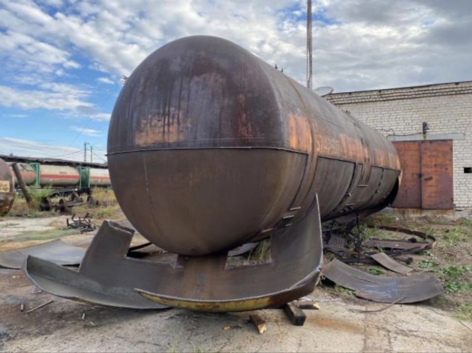 Резервуары, емкости и жд цистерны.