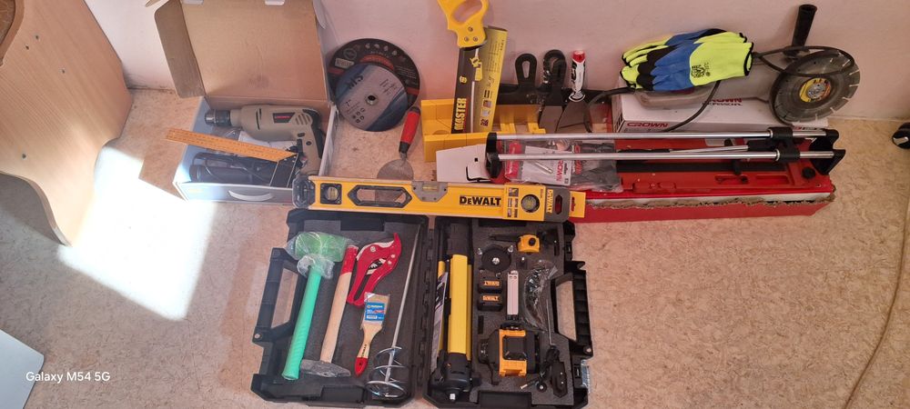 Құрал саймандар сатылады