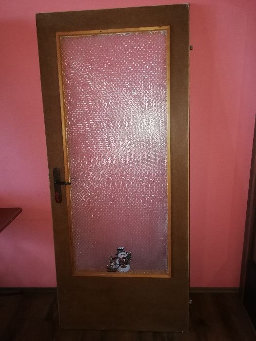 Продавам врати- интериорни