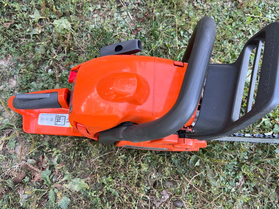 Drujba Husqvarna în garanție, folosită doar la tăierea a 8m lemn