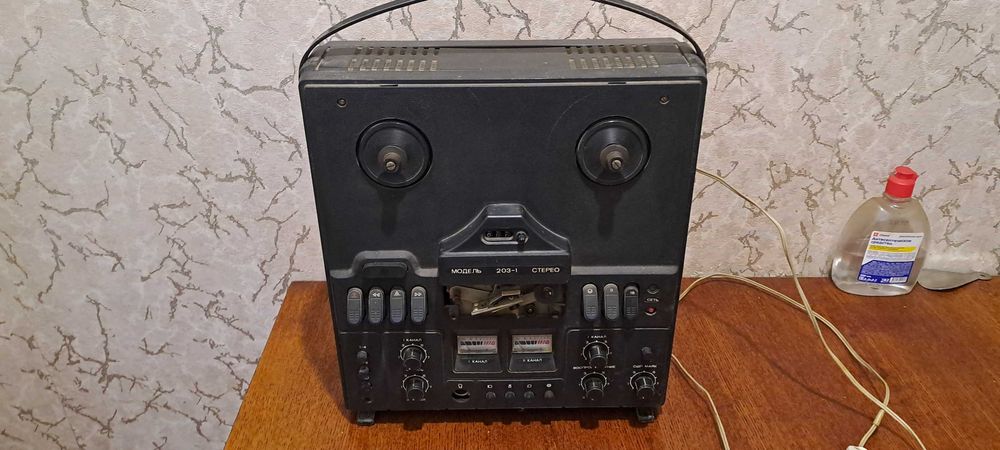 Продам катушечный магнитофон.