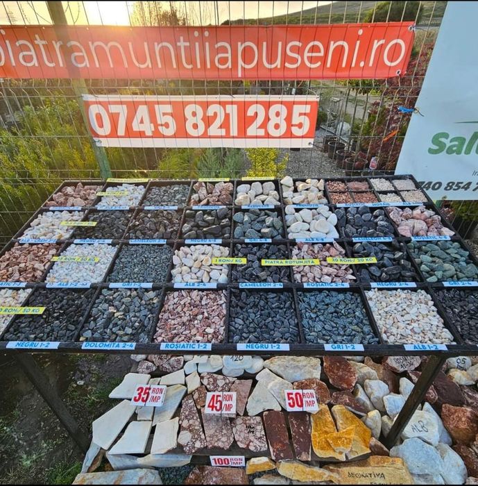 Piatra decorativa rotunjita și colturoasa alb rosiatic gri  bolovanii