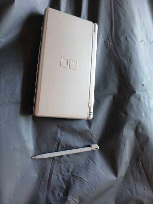 продавам Nintendo ds lite