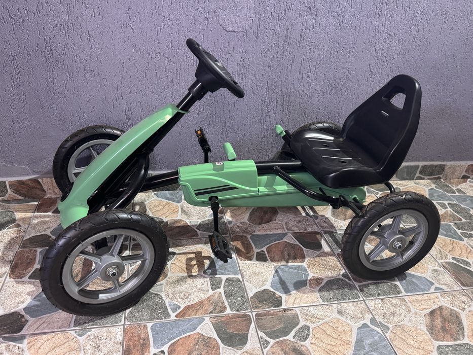 Kart cu pedale pentru copii – stare foarte bună, distractiv și rezistent