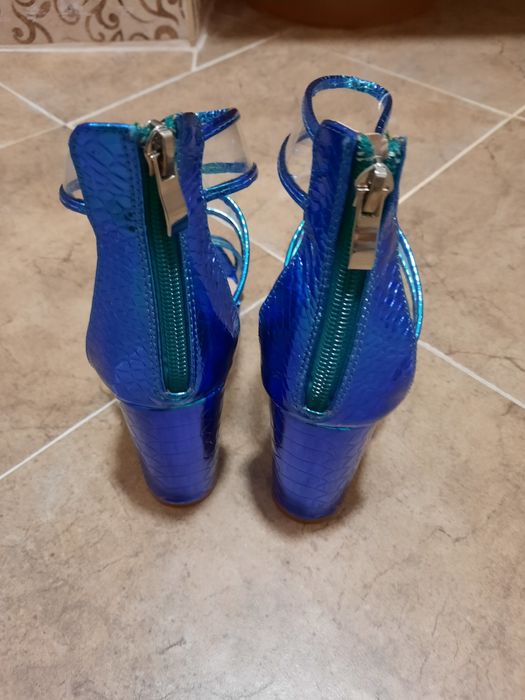 Елегантни дамски сандали