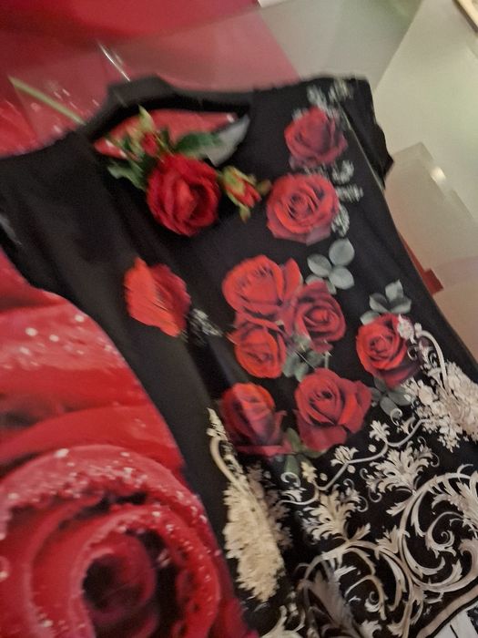 Рокля рози и стил