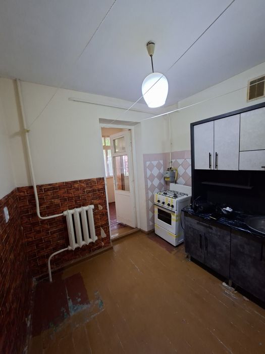 Срочно продаётся 1 комнатная квартира 42²м балкон 2×6
