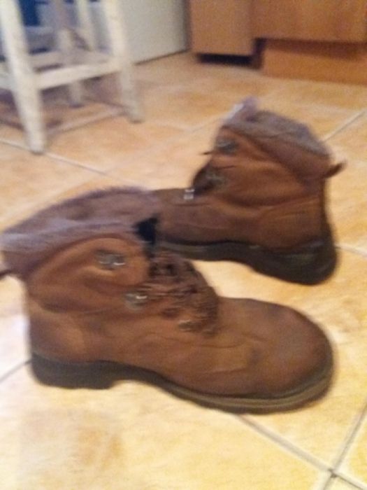 Vand ghete de piele intoarsa