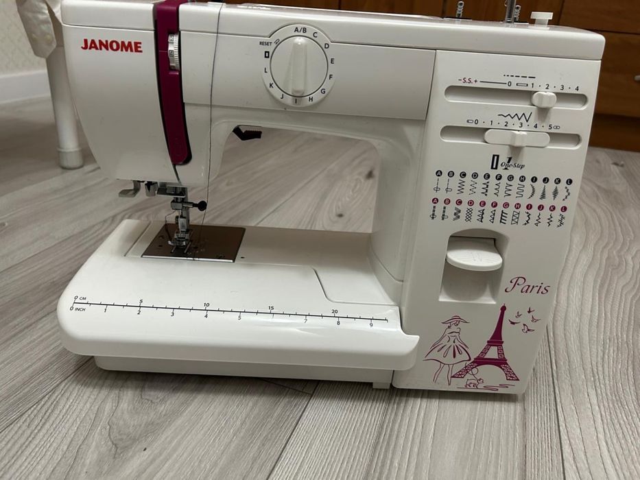 Продам швейную машинку