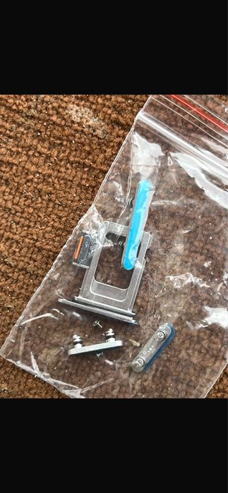 Caracsa si rama alba noua de iphone 13 pro max