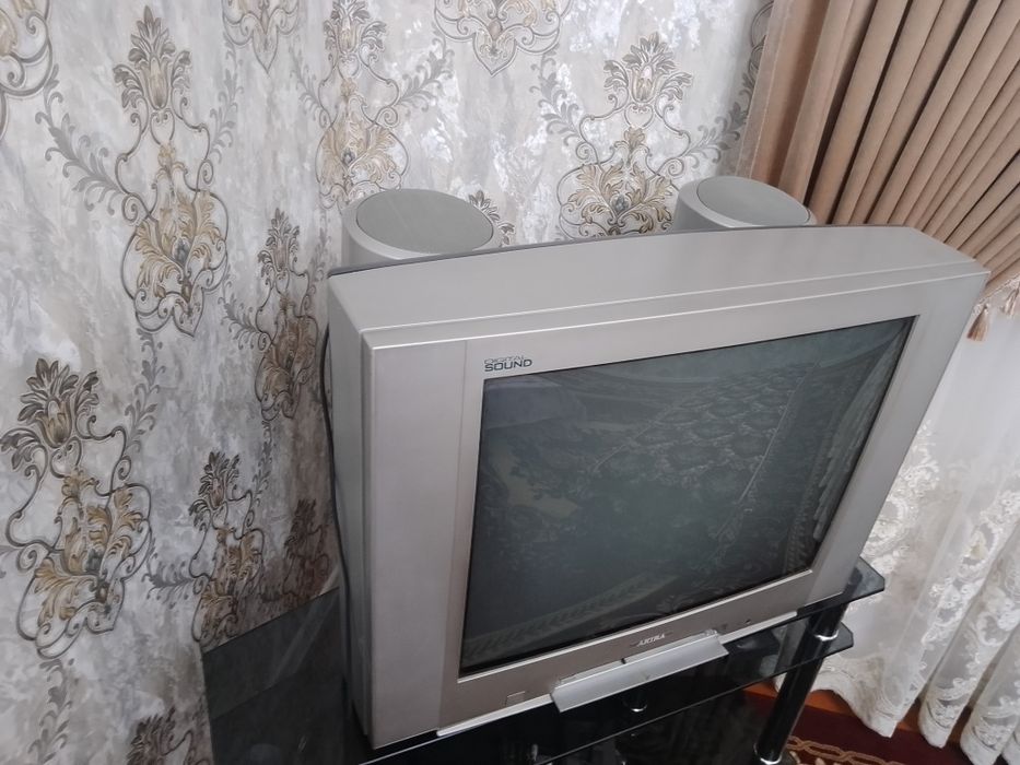 Телевизор 72 екран сотилади