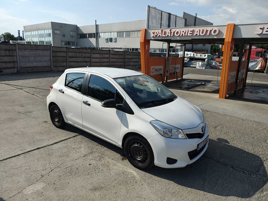 Vând Toyota Yaris 2012