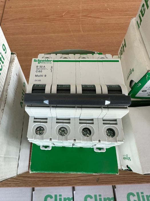 Siguranță automată Schneider Electric C60 24166 4P 32A 480V
