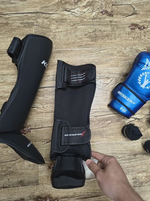 Mănuși și tibiere knockout