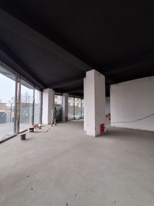 Сдаётся на одном этаже 2500м2 на 3м этаже(N120)